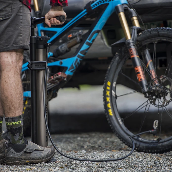 Blackburn Floor Pump Chamber Tubeless - Fahrradpumpe 2 Blackburn Floor Pump Chamber Tubeless - Fahrradpumpe – Bild 2